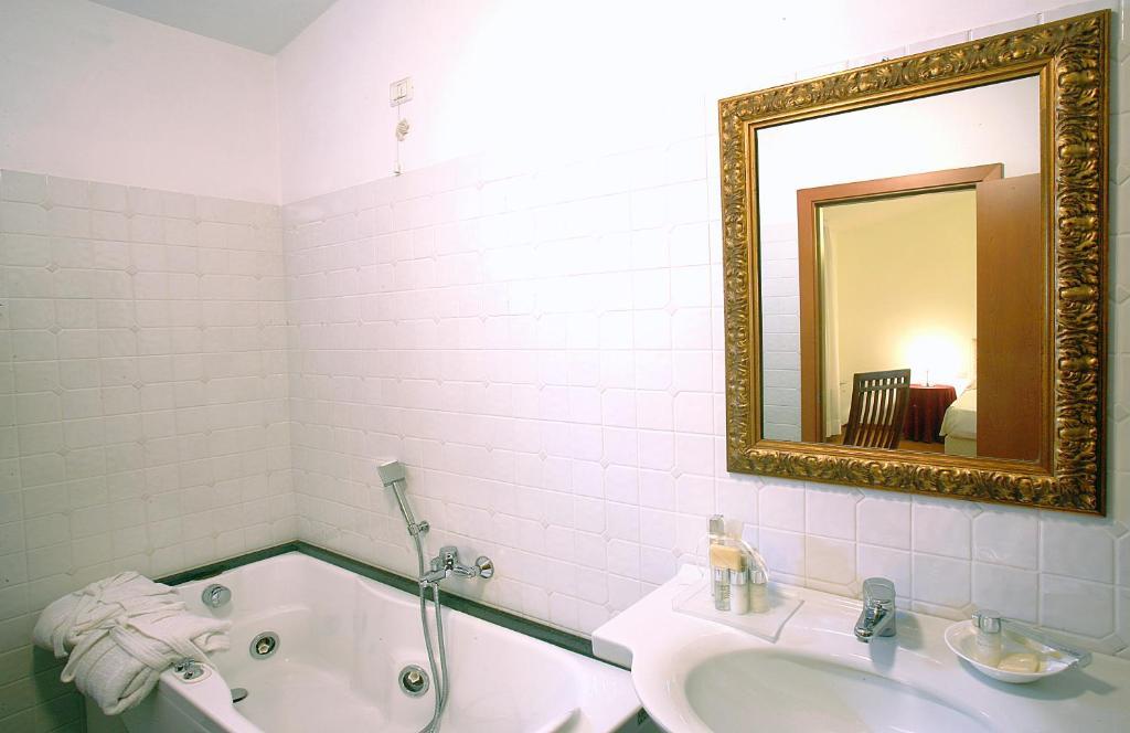 Hotel Claudio Bergeggi Quarto foto